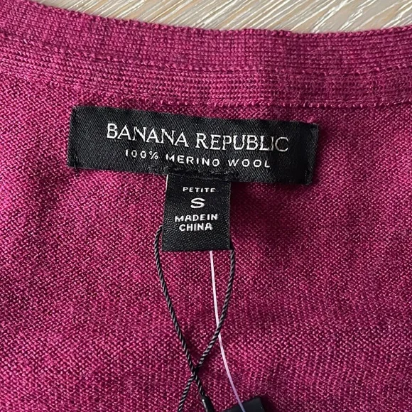 Banana Republic wool v neck sweater, size S/P; new - Picture 3 of 6